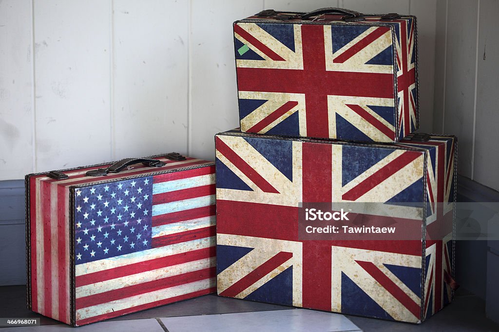 flag su una valigia per viaggiare. - Foto stock royalty-free di Bandiera degli Stati Uniti