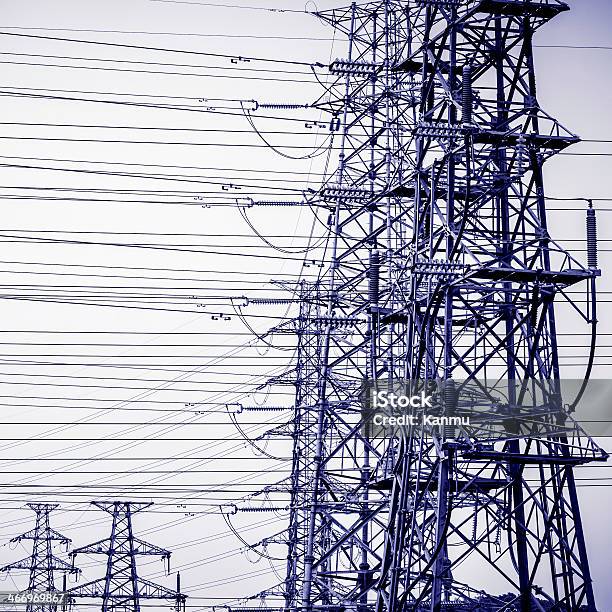 Torre De Alta Tensión Foto de stock y más banco de imágenes de Acero - Acero, Aire libre, Ajardinado