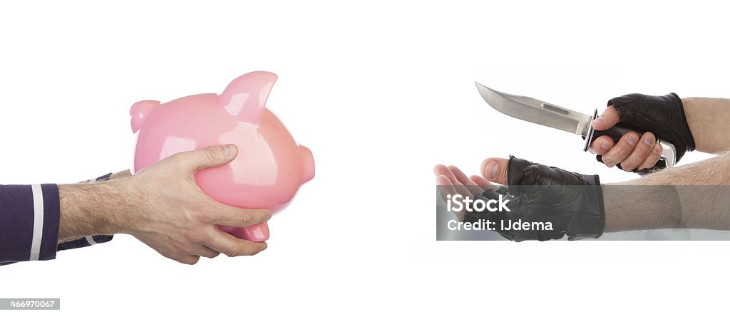 Robber com faca tirando piggy bank da vítima - Foto de stock de Adulto royalty-free