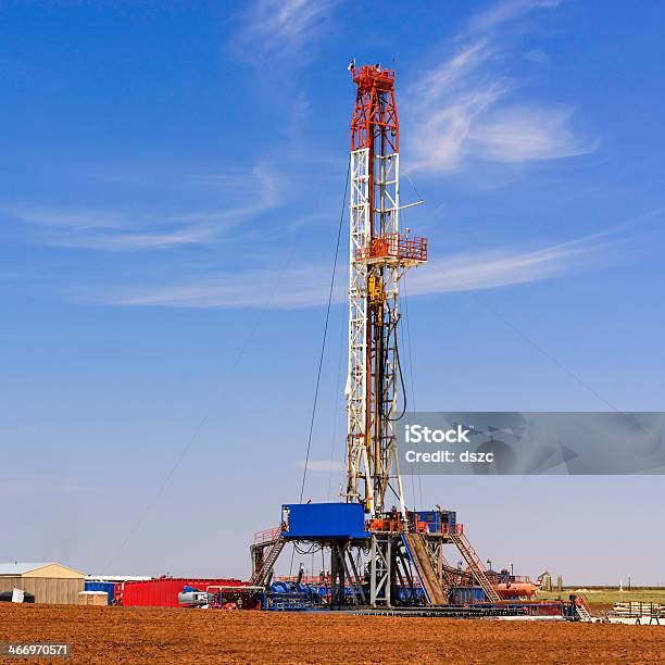 Pozzo Petrolifero Piattaforma Di Perforazione Vicino Al Midland Texas - Fotografie stock e altre immagini di Piattaforma di perforazione