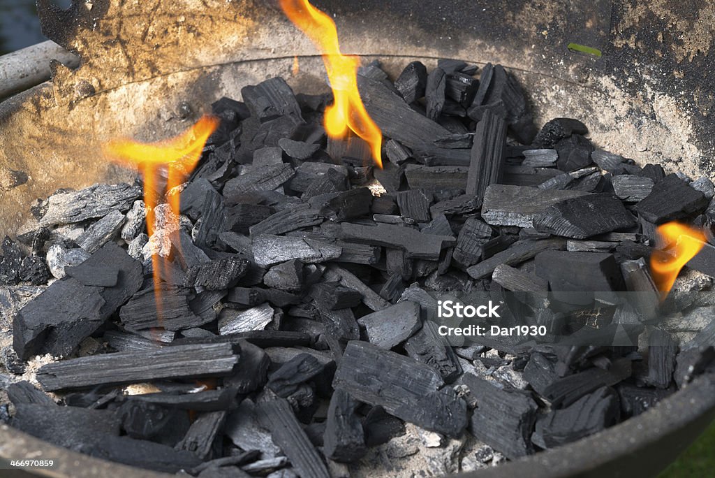 Antigua una grill - Foto de stock de Carbón libre de derechos