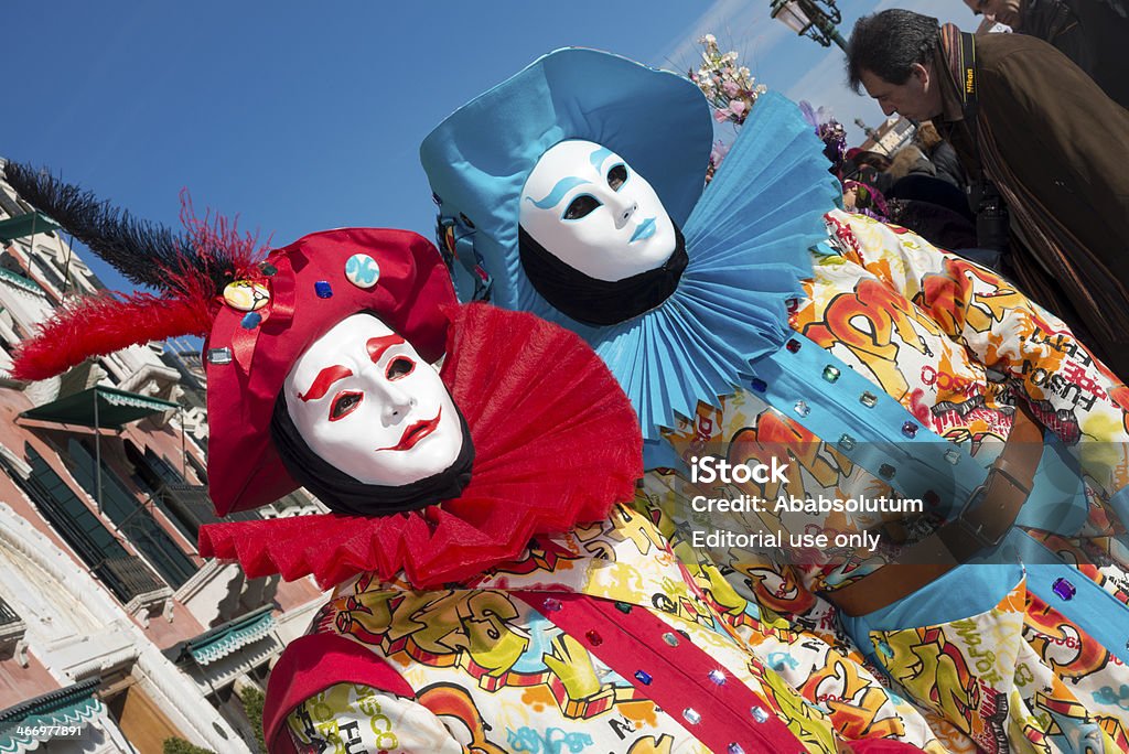 Rojo y azul máscaras en 2013 carnaval de venecia, Italia, Europa - Foto de stock de Adulto libre de derechos