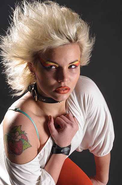 punk adolescente feminino - necklace human hair women bizarre - fotografias e filmes do acervo