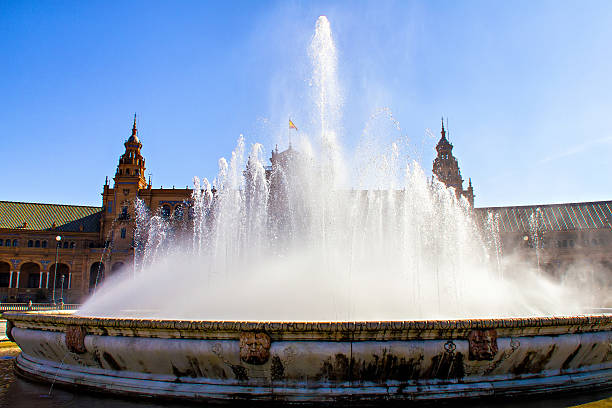 fountain na plaza de españa - seville sevilla fountain palacio espanol - fotografias e filmes do acervo