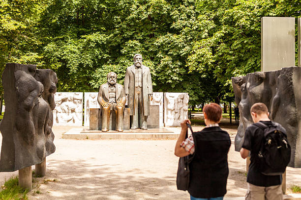 Berlin - tourits looking at Marx-Engels statue Berlin, Germany - June 10, 2012: tourits looking at Marx-Engels monument. The monument ist from sculptor Ludwig Engelhardt friedrich engels stock pictures, royalty-free photos & images