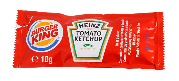 catchup de tomate - ketchup brand name isolated on white isolated - fotografias e filmes do acervo