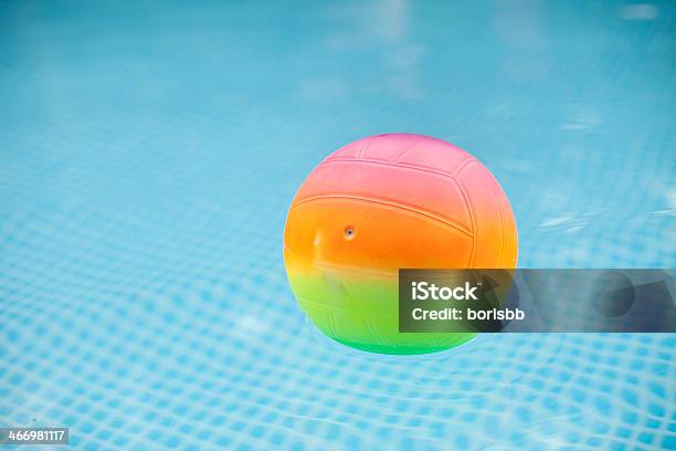 Beach Ball Stockfoto und mehr Bilder von Auf dem Wasser treiben - Auf dem Wasser treiben, Aufblasbarer Gegenstand, Blau