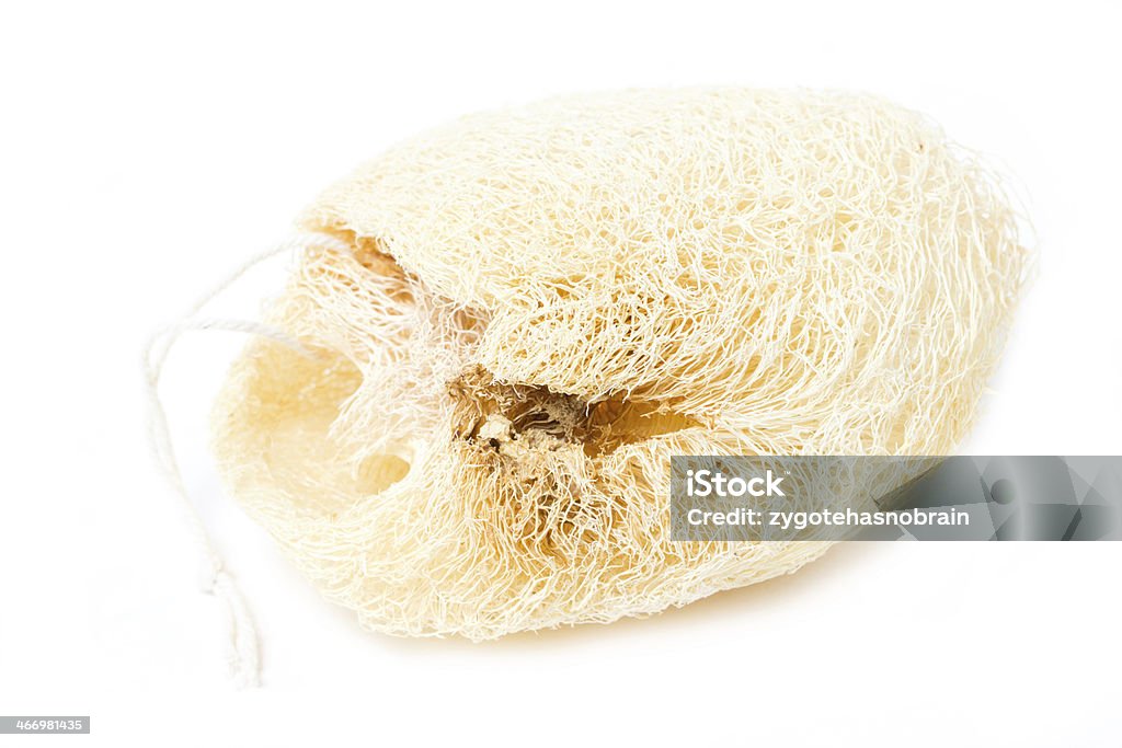 Esponja de lufa esponja Natural Aislado en blanco. - Foto de stock de Accesorio personal libre de derechos