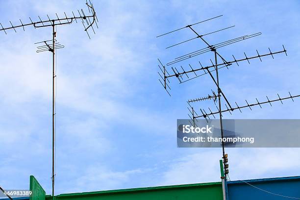 Stazione Di Comunicazione - Fotografie stock e altre immagini di Acciaio - Acciaio, Antenna - Attrezzatura per le telecomunicazioni, Attrezzatura