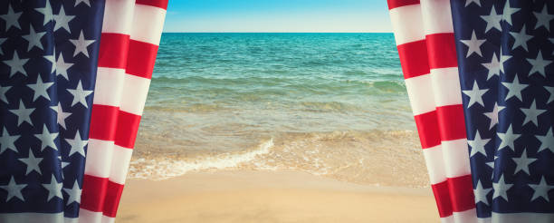 米国の旗ビーチを背景に - sand sea caribbean sea wave ストックフォトと画像