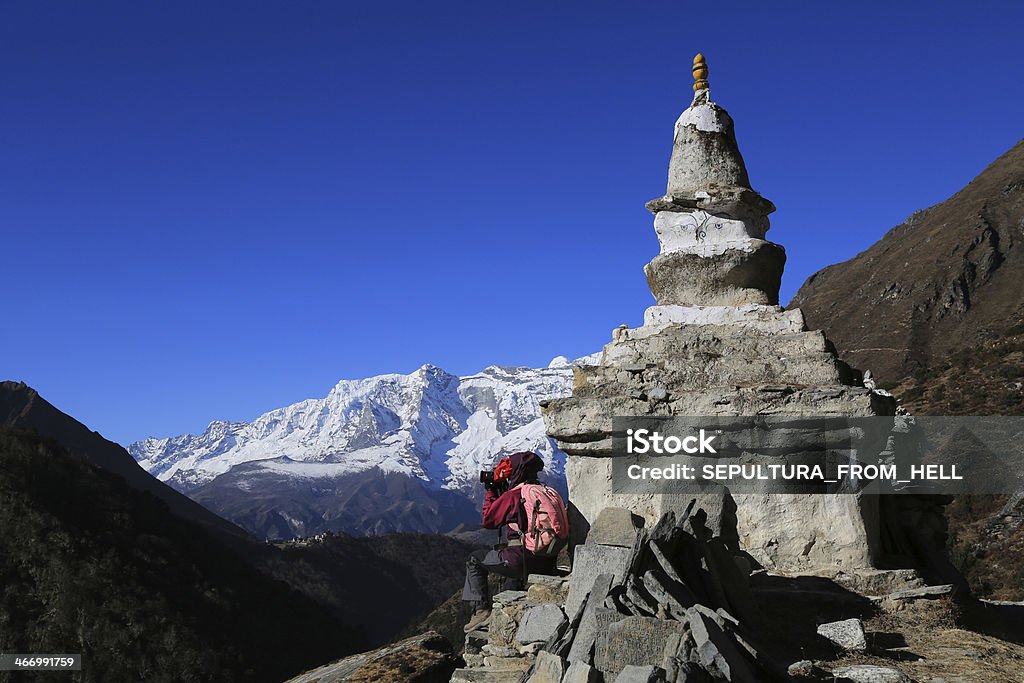 boudhanath por estupa y Botas de montaña con de nepal - Foto de stock de Arquitectura libre de derechos