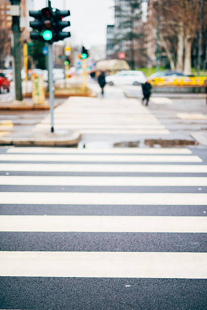 istock blurred city and people urban scene 466991852