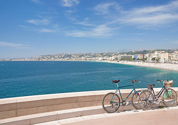 nizza, costa azzurra, sud della francia - city of nice france french riviera promenade des anglais foto e immagini stock