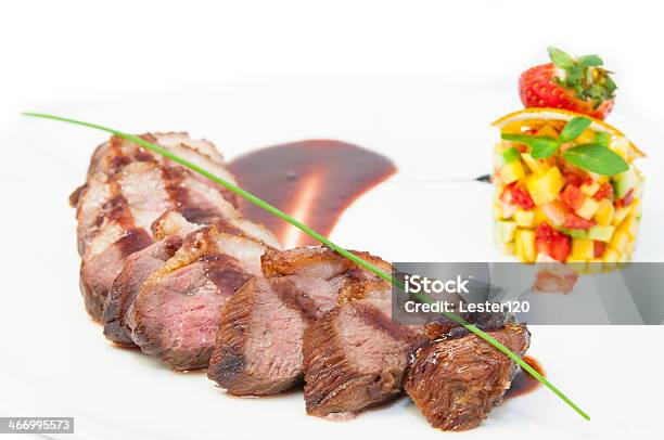 Productos De Carne Con Ensalada De Frutas Foto de stock y más banco de imágenes de Alimento - Alimento, Asado - Alimento cocinado, Carne