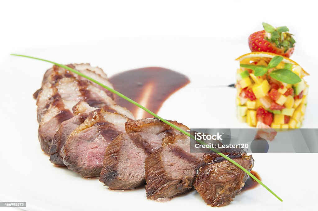 Carne assada com salada de frutas - Foto de stock de Assado royalty-free