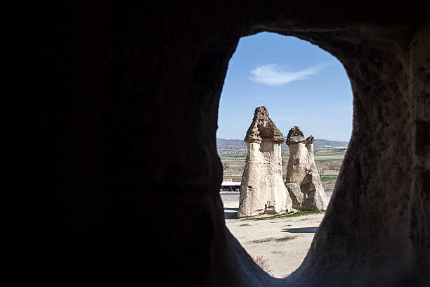 formações de arenito na capadócia, turquia-imagem stock - goreme rural scene sandstone color image - fotografias e filmes do acervo