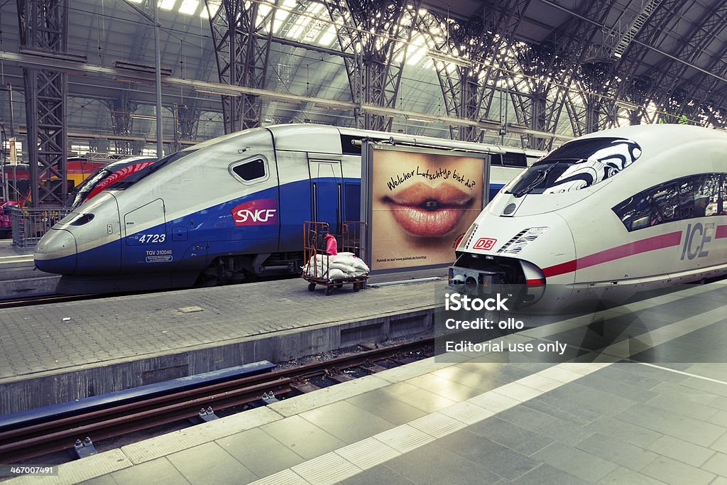 Die Hochgeschwindigkeitszüge.  TGV und Eis - Lizenzfrei Hochgeschwindigkeitszug TGV Stock-Foto