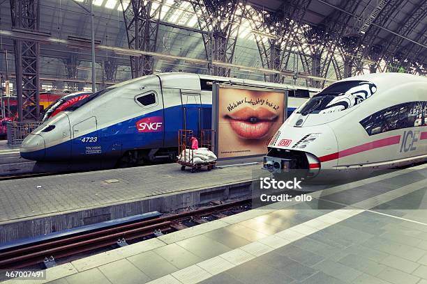 Die Hochgeschwindigkeitszüge Tgv Und Eis Stockfoto und mehr Bilder von Hochgeschwindigkeitszug TGV - Hochgeschwindigkeitszug TGV, Architektur, Ausrüstung und Geräte