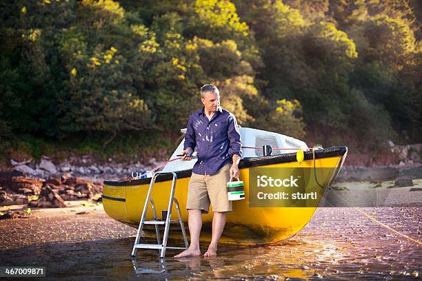 Photo libre de droit de Construction Navale banque d'images et plus d'images libres de droit de Adulte d'âge mûr - Adulte d'âge mûr, Bateau de pêche, Hommes