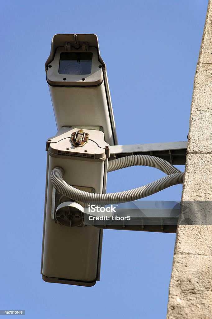 Coppia di telecamere di sorveglianza - Foto stock royalty-free di Allerta