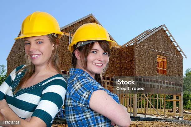 Foto de Feminino Trabalhador De Construção e mais fotos de stock de Adulto - Adulto, Amarelo, Arquiteto