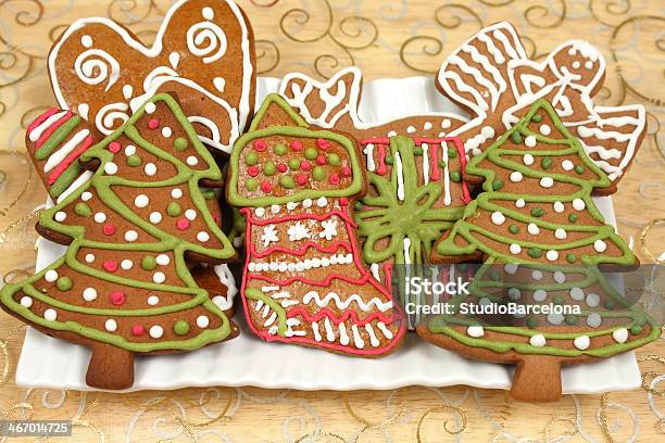 Foto de Biscoitos De Natal De Pão De Mel e mais fotos de stock de Artigo de decoração - Artigo de decoração, Assado no Forno, Biscoito
