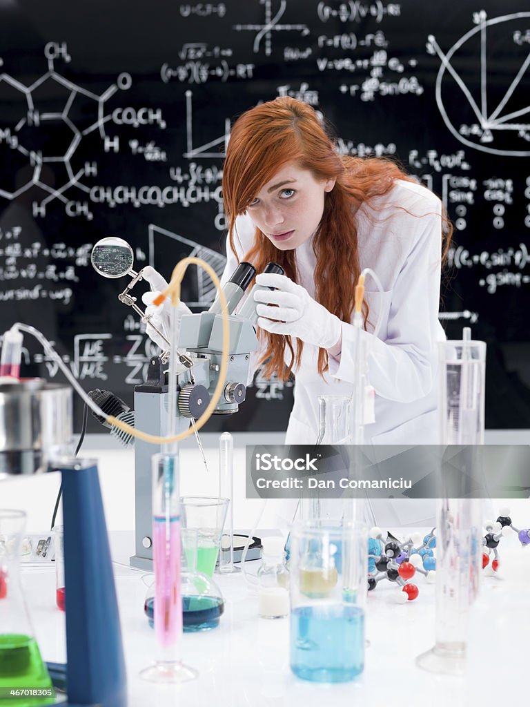 student in Chemielabor - Lizenzfrei Analysieren Stock-Foto