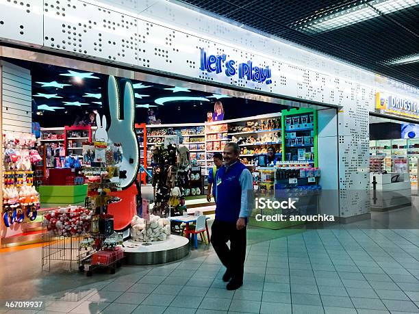 Игрушки Магазин В Амстердам Аэропорт Shiphol — стоковые фотографии и другие картинки Магазин игрушек - Магазин игрушек, Амстердам, Аэропорт
