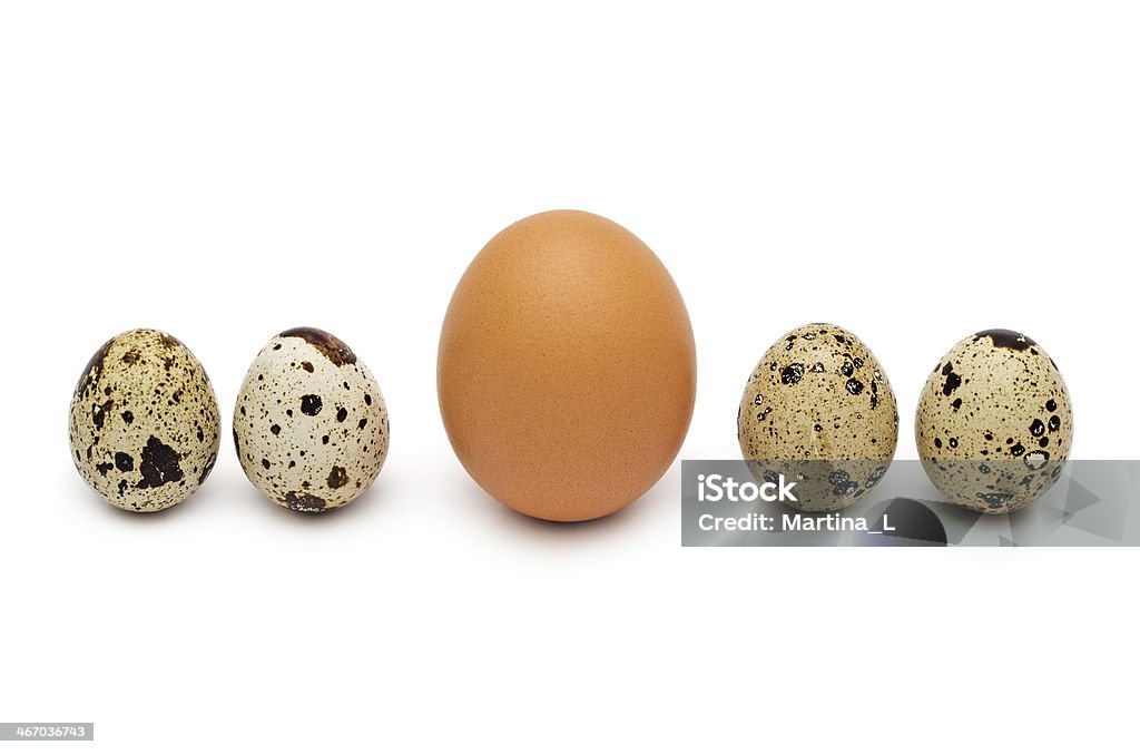 Caille et des œufs de poule - Photo de Aliment libre de droits