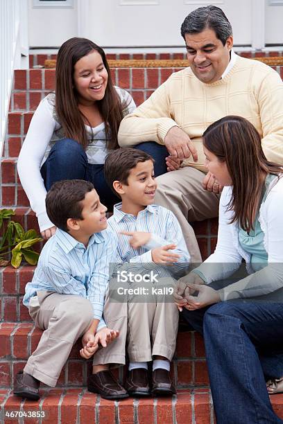 Latin Familie Von Fünf Stockfoto und mehr Bilder von 10-11 Jahre - 10-11 Jahre, 8-9 Jahre, Beide Elternteile