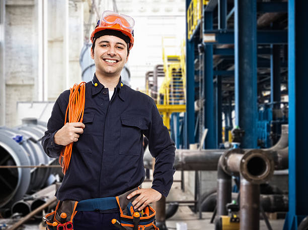 Ritratto di operaio in una fabbrica - foto stock