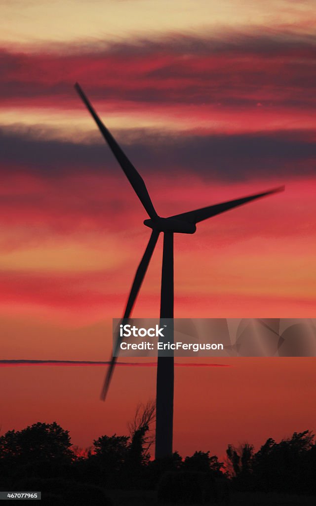 Moulin à vent au coucher du soleil - Photo de Alimentation électrique libre de droits