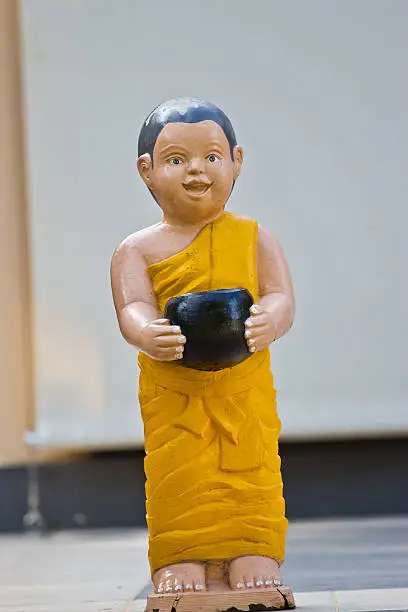 the Sculpture of smiling face novice