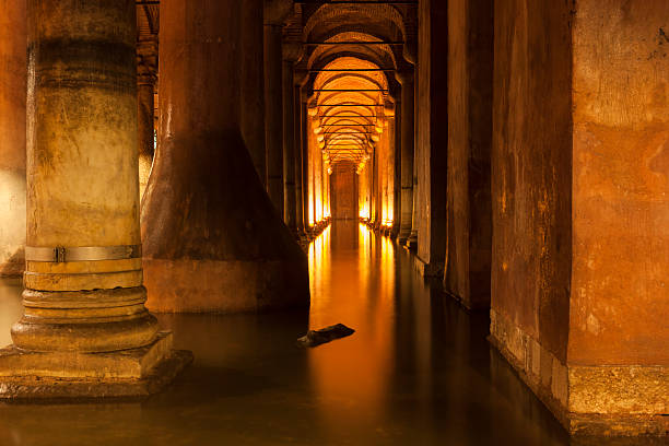 basilika-zisterne - istanbul yerebatan saray reflection turkey stock-fotos und bilder