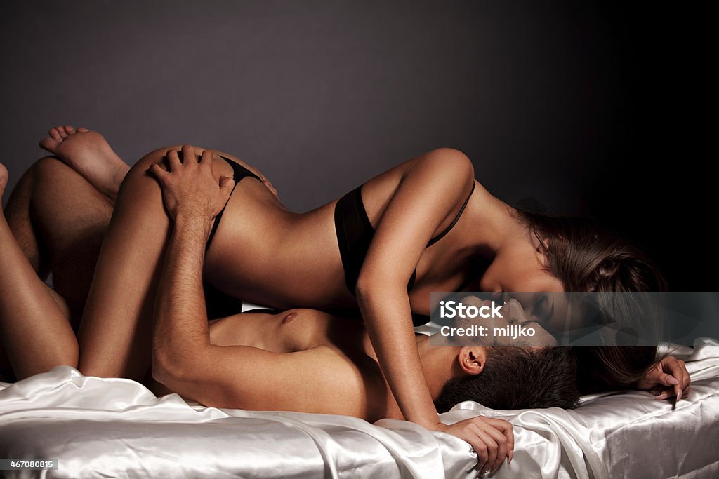 Junges Paar genießen Ihre Liebe - Lizenzfrei Nackt Stock-Foto