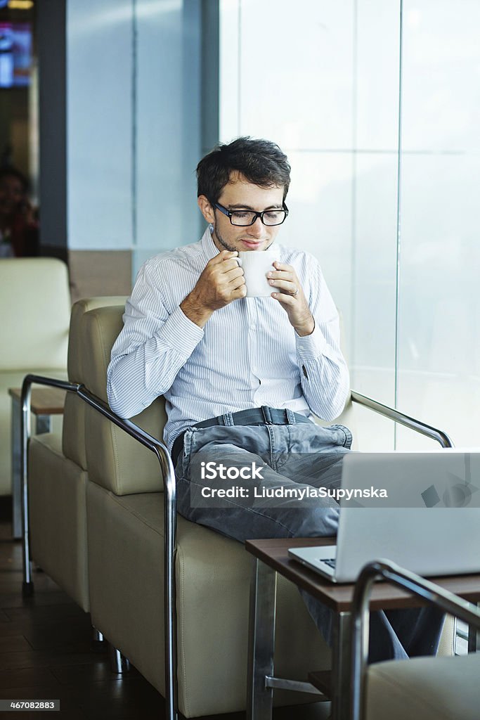 Affaires avec une tasse de café du matin - Photo de Adulte libre de droits