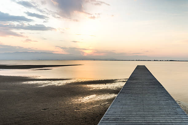 istock pier beach dusk right position sunset sunrise ebro 467083432