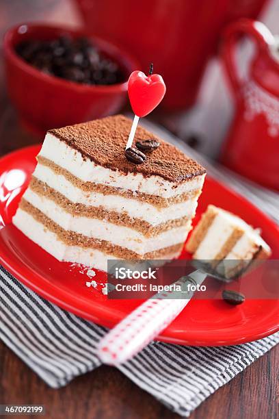 Stück Tiramisu Stockfoto und mehr Bilder von Braun - Braun, Dessert, Dessertpasteten