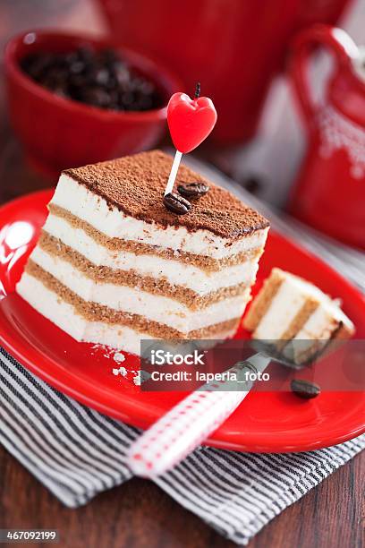 Slice Of 티라미수 케이크 0명에 대한 스톡 사진 및 기타 이미지 - 0명, 갈색, 그릇
