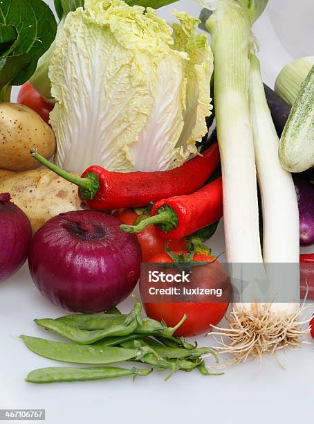 Alcuni Tipi Di Verdure Fresche - Fotografie stock e altre immagini di Alimentazione sana - Alimentazione sana, Carota, Cavolfiore