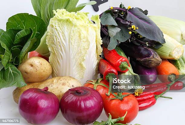 Einige Arten Von Frischem Gemüse Stockfoto und mehr Bilder von Aubergine - Aubergine, Bildhintergrund, Blumenkohl