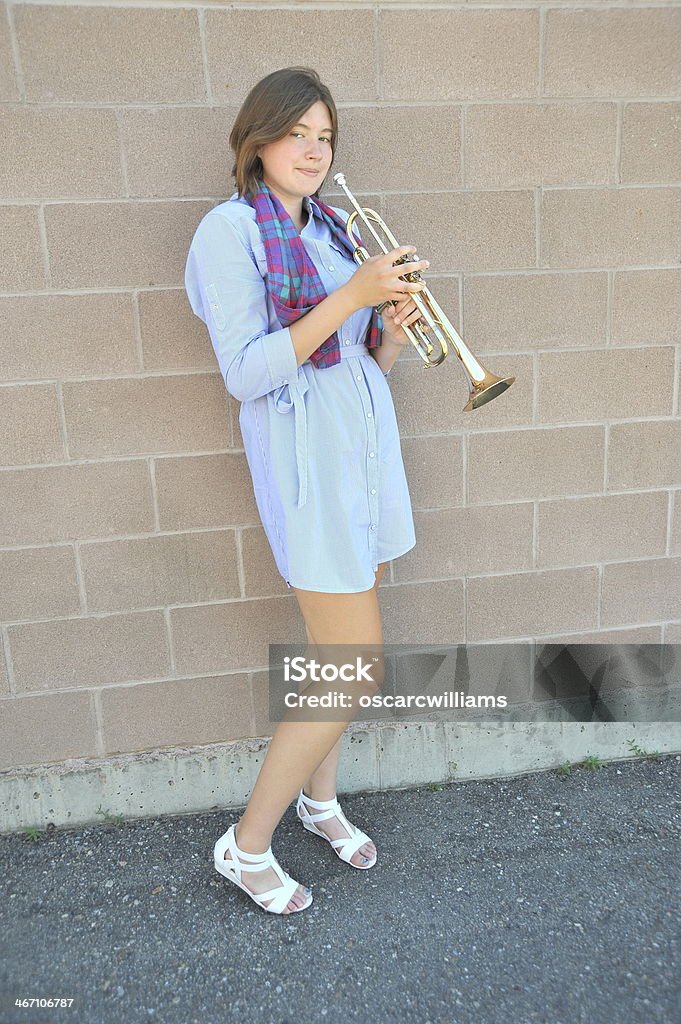 Femmina tromba player. - Foto stock royalty-free di Ambientazione esterna