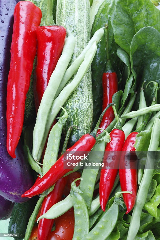 Algunos tipos de verduras frescas - Foto de stock de Alimento libre de derechos