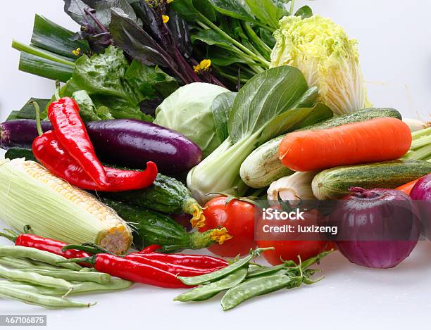 Alcuni Tipi Di Verdure Fresche - Fotografie stock e altre immagini di Alimentazione sana - Alimentazione sana, Carota, Cavolfiore