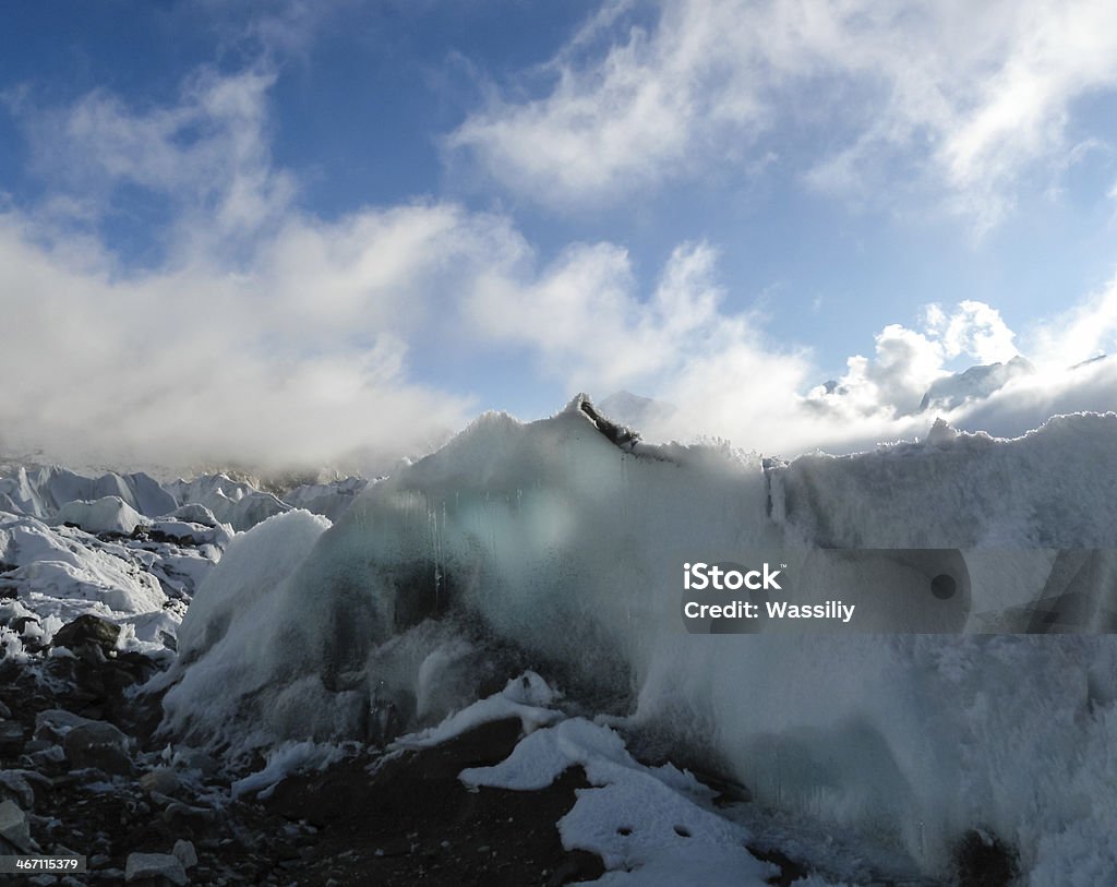 Glaciar Khumbu más grande del mundo que s'originan a partir de la más - Foto de stock de Aire libre libre de derechos