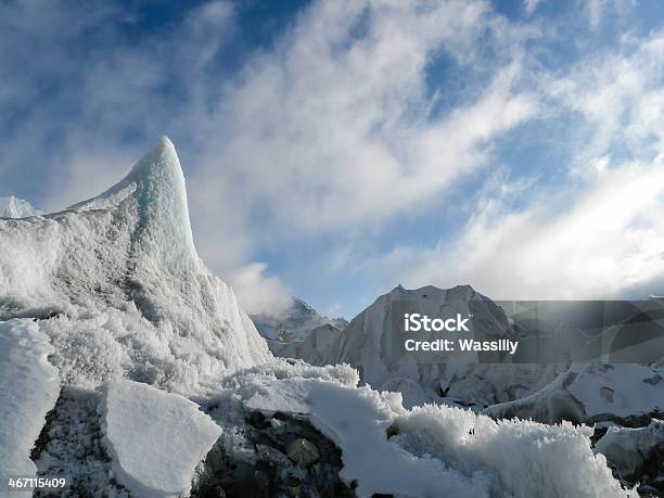 Everest Foto de stock y más banco de imágenes de Aire libre - Aire libre, Asia, Aventura