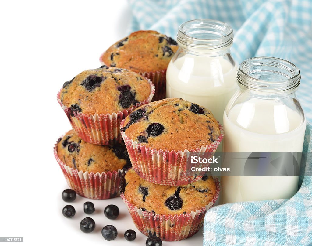 Bollos de arándanos y la leche - Foto de stock de Alimento libre de derechos