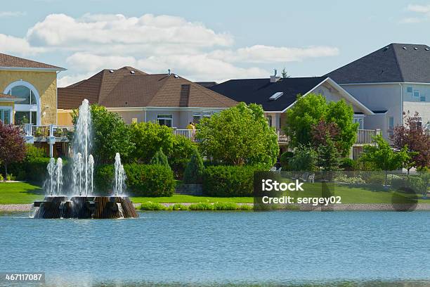 Case Di Lusso Di Manitoba In Canada - Fotografie stock e altre immagini di Manitoba - Manitoba, Quartiere residenziale, Albero