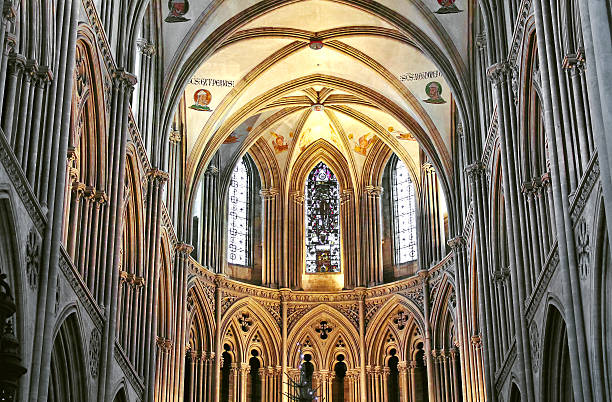 wnętrza katedra w bayeux. normandia. francja - tkanina z bayeux obrazy zdjęcia i obrazy z banku zdjęć