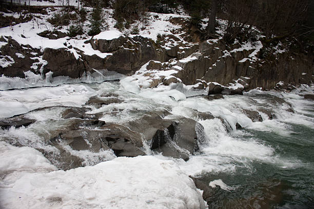 горная река - waterfall river stream mountain стоковые фото и изображения